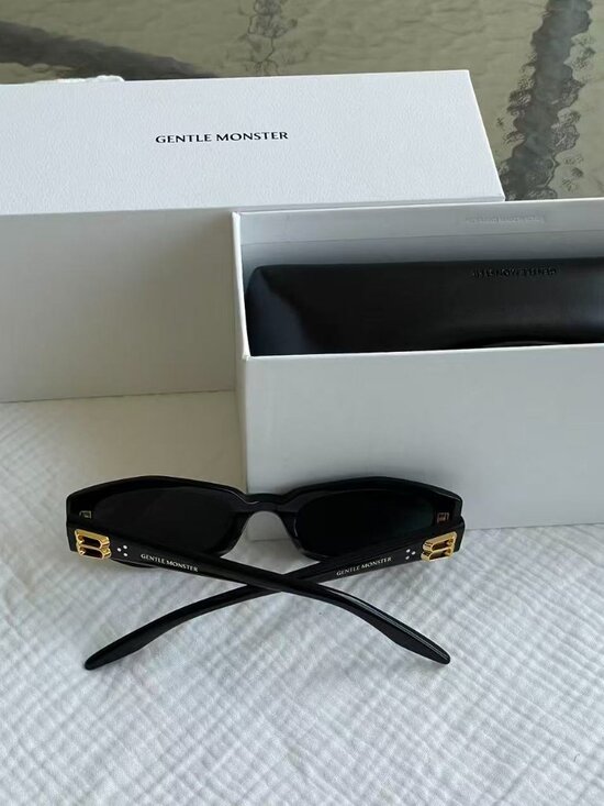 Gentle Monster Black Slim Sunglasses Minimal Chic Rectangle Frame